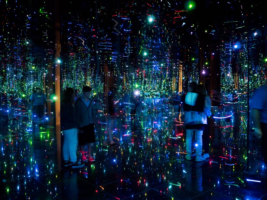 Yayoi Kusama, You Who are Getting Obliterated in the Dancing Swarm of Fireflies (Tú que estás siendo obliterado por una multitud de luciérnagas danzantes), 2005, mixed media installation with LED lights, Museum purchase with funds provided by Jan and Howard Hendler.