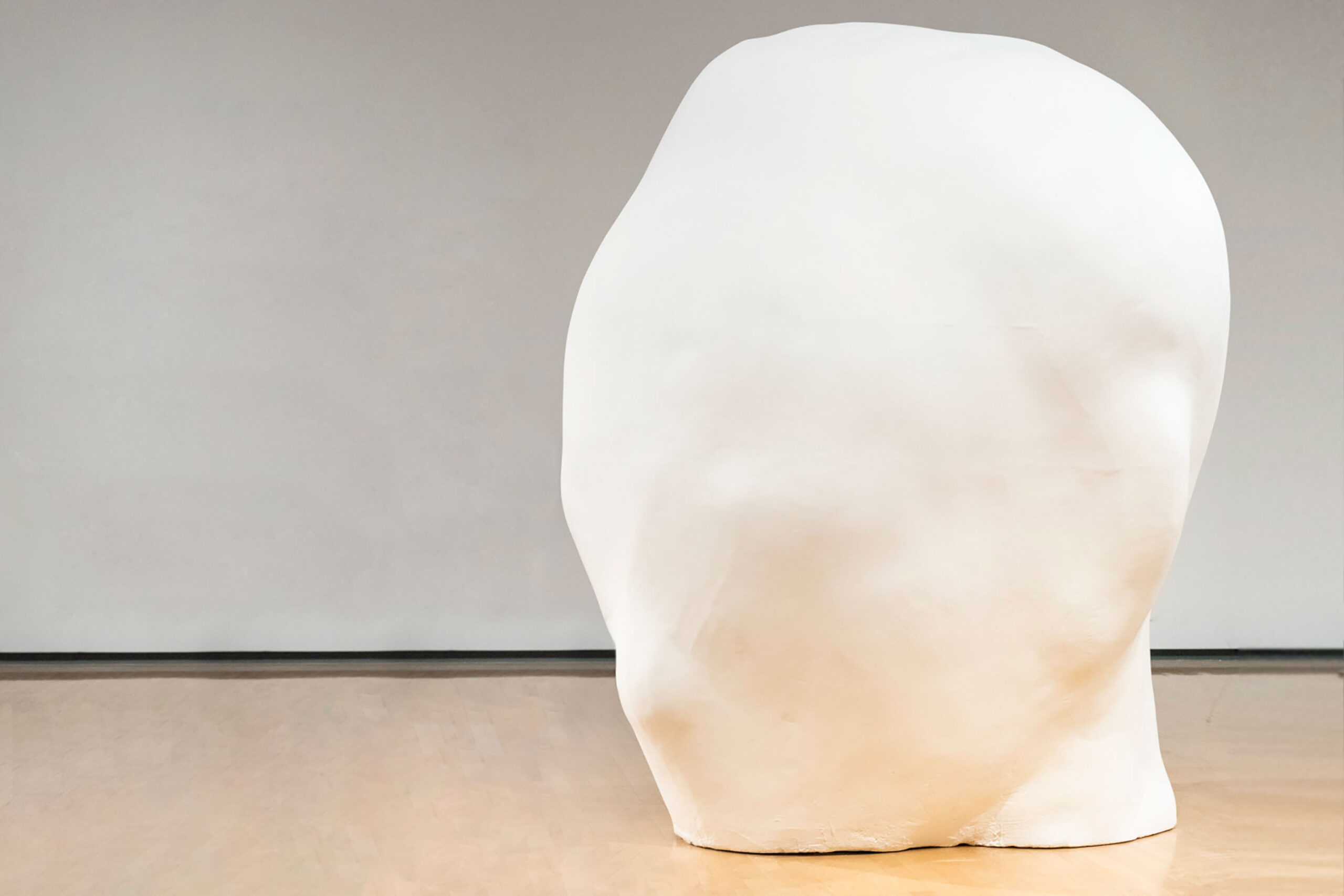 Reynier Leyva Novo, What it is, what it has been (Lo que es, es lo que ha sido), 2022. Polyfoam and painted Aqua-Resin. Courtesy of the artist and El Apartamento. Installation view, Phoenix Art Museum.